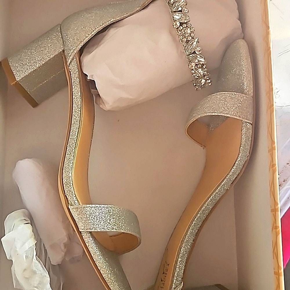 New in box Badgley Mischka size 5.5